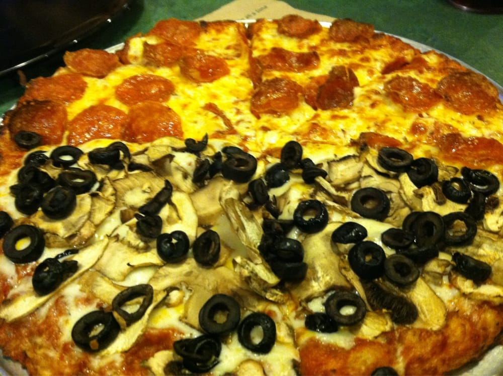 Medium Half Pepperoni And Olive Mushroom Yelp Photo Of Round Table Roseville Ca United States Medium Half Pepperoni