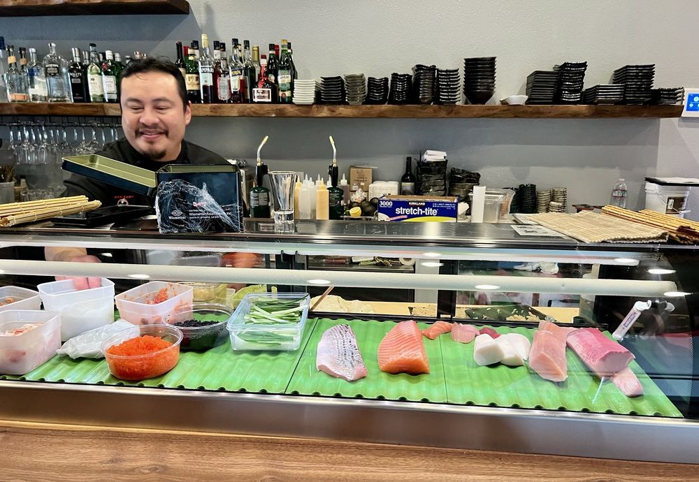 Hakashi Sushi Bar & Grill