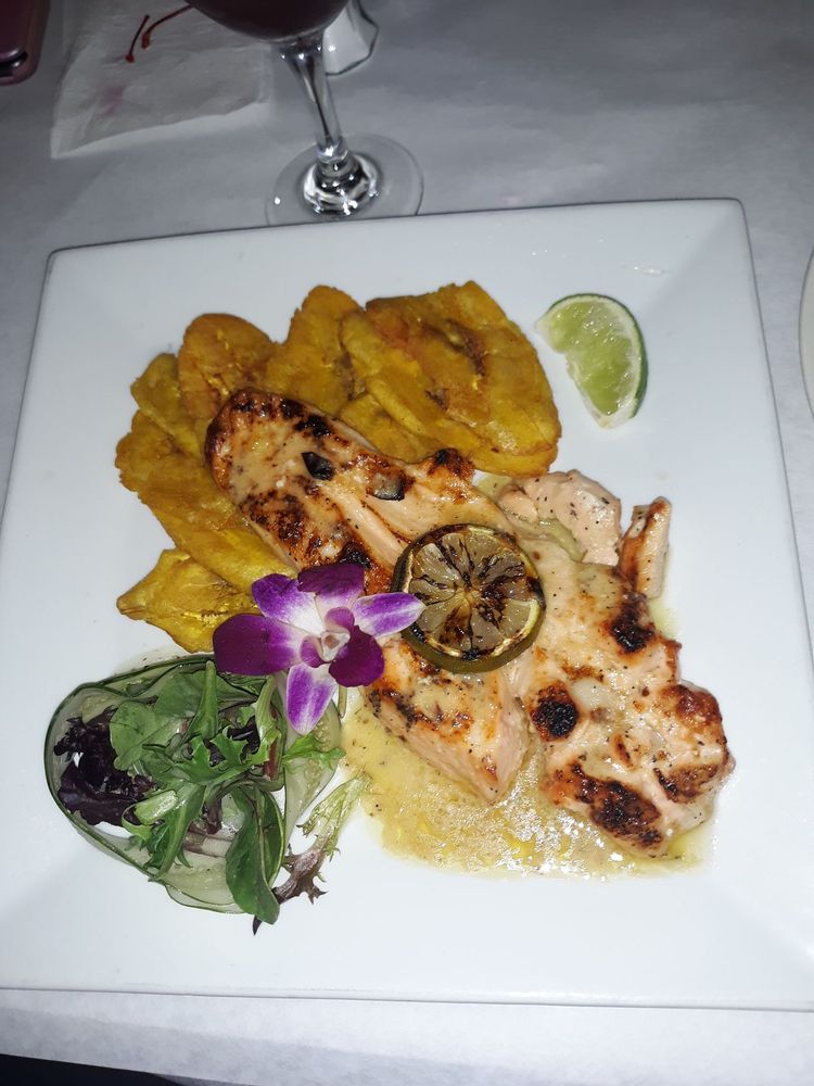 La Estrella Latina Bar & Grill