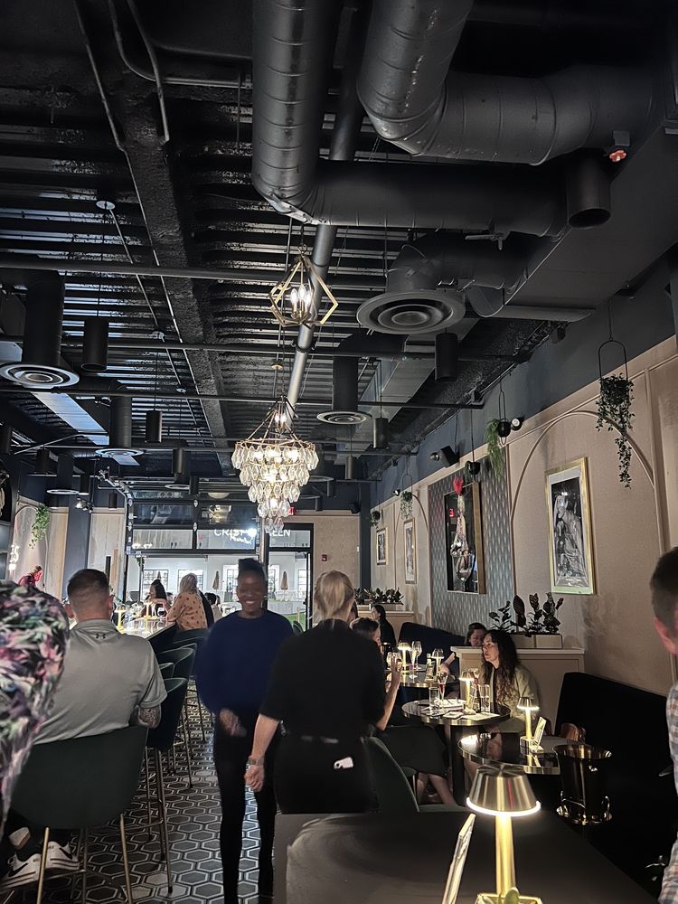 Flutes Champagne Bar