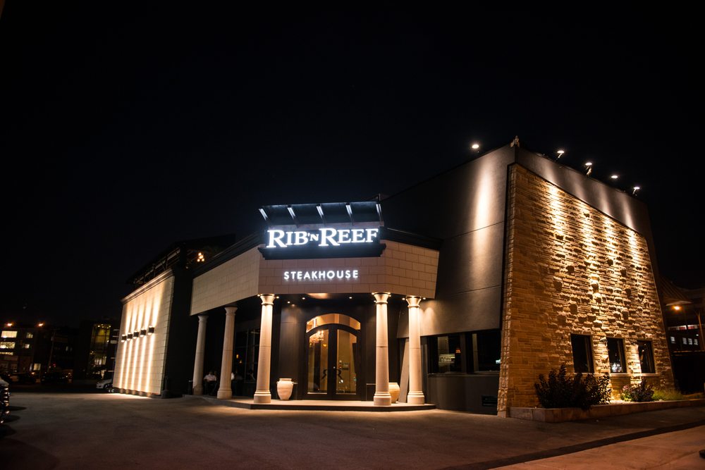 Rib 'N Reef Steakhouse & Cigare Lounge