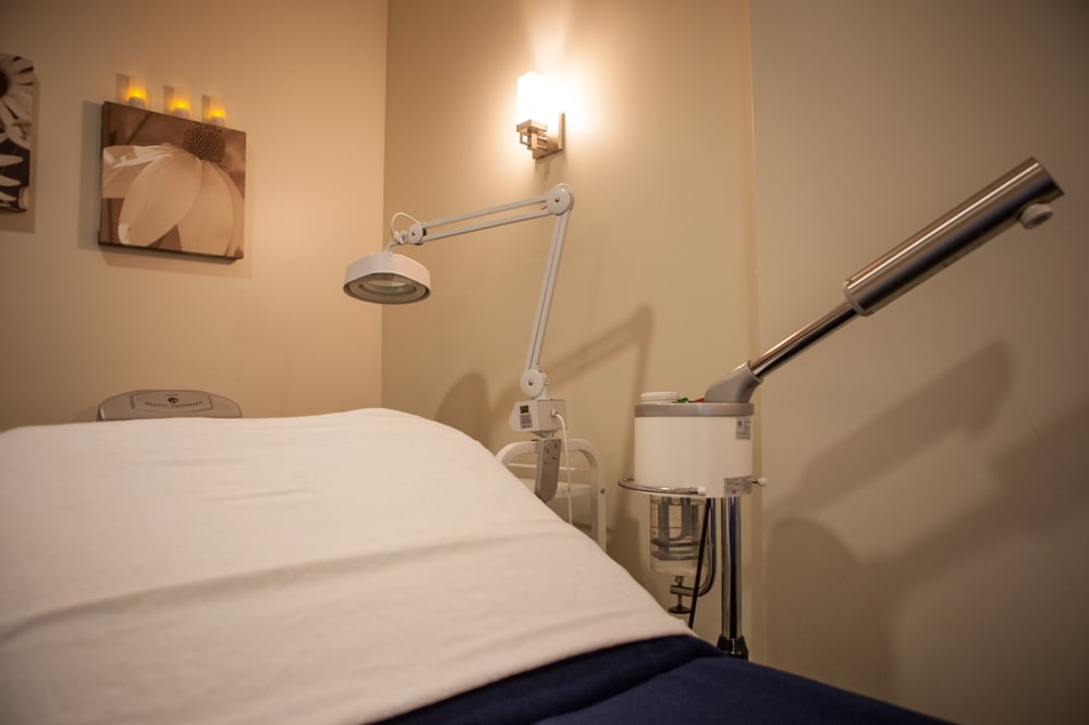 Hand & Stone Massage and Facial Spa - Thornhill