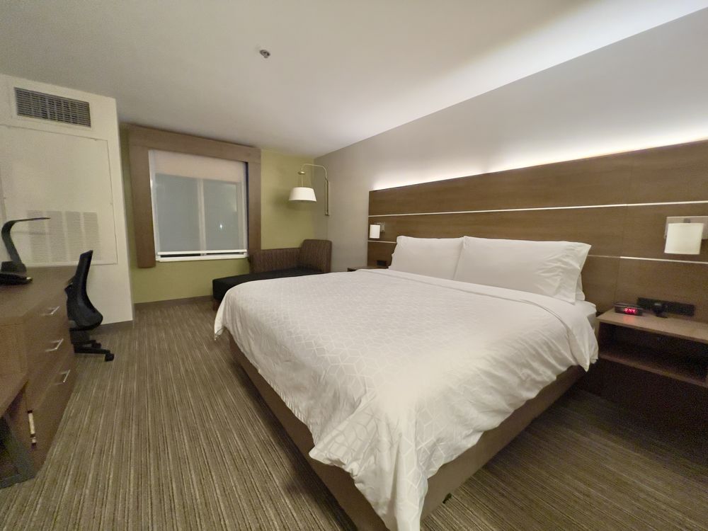 Holiday Inn Express & Suites Sumner - Puyallup Area