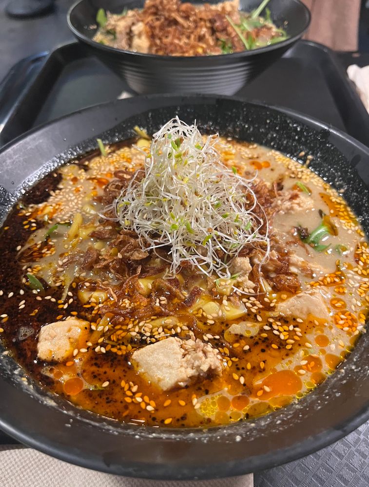 REDWHITE BONELESS RAMEN 