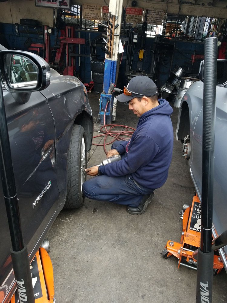 La Puente Tires