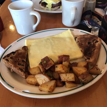 Fm Station Cafe 49 Photos 57 Reviews Breakfast Brunch 188 Photo Of Fm Station Cafe Newburyport Ma United States Brazilian Omelet