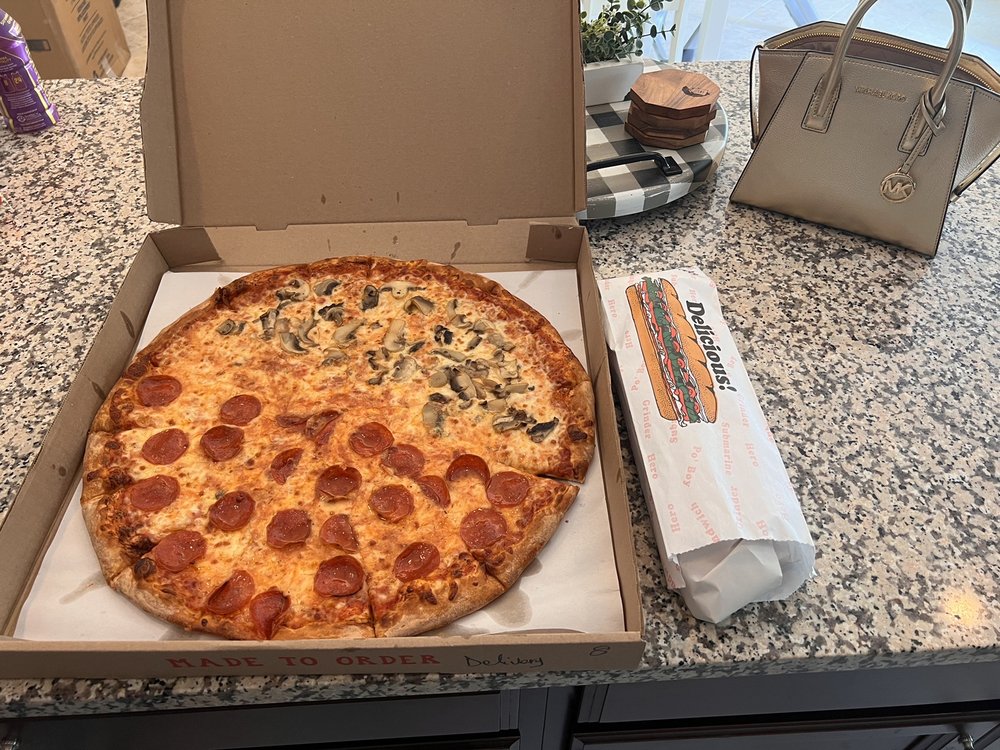 Carlucci's Pizza