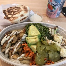 Foto zu Sababa - San Francisco, CA, Vereinigte Staaten. Fresh options. The pita bread is a must!