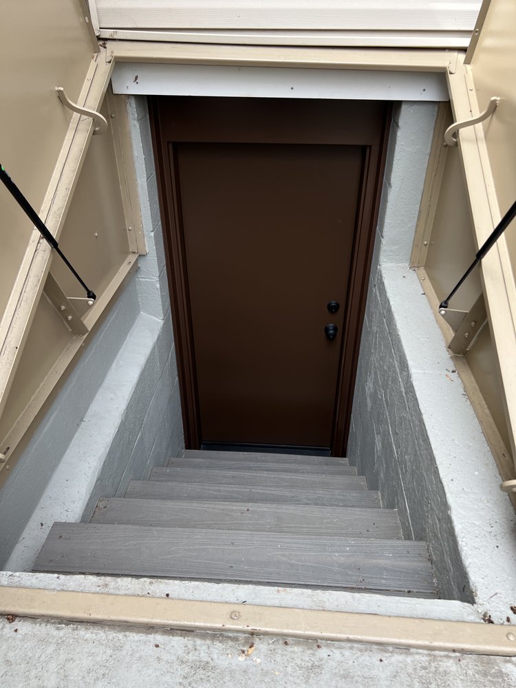 Window and Door Outlet