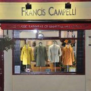 Mackintosh by Francis Campelli － 都柏林, Co. Dublin, 愛爾蘭的相片。The Mackintosh Shop By Francis Campelli.
