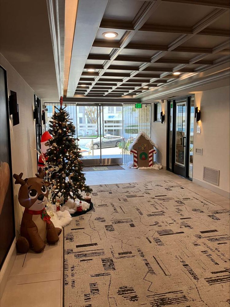 Sutton Place Apartments in Hollywood