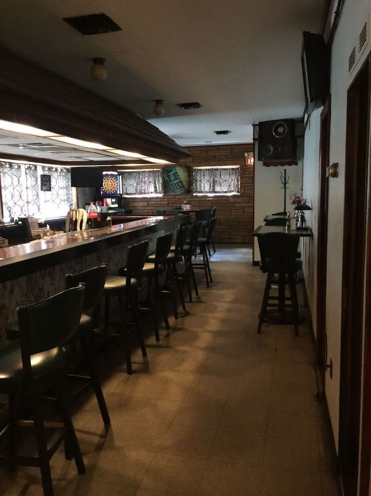 Blue Room Family Restaurant & Tavern