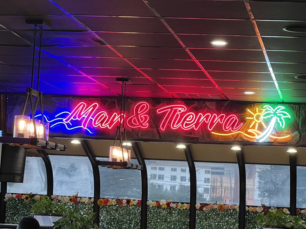 Mar y Tierra Restaurant