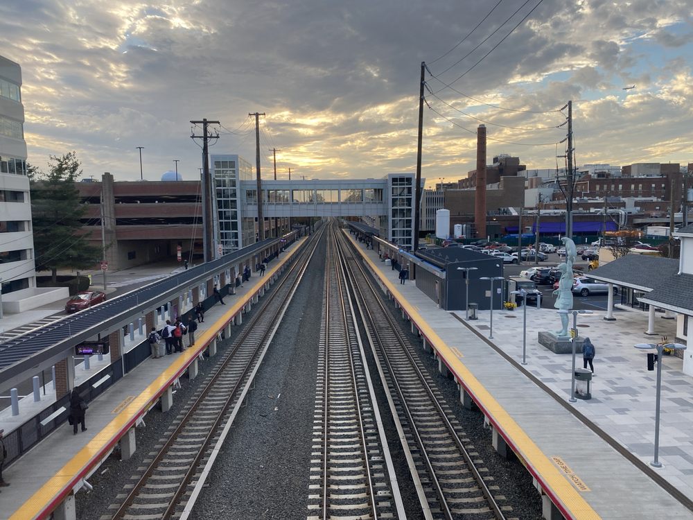 Mineola Train Station
