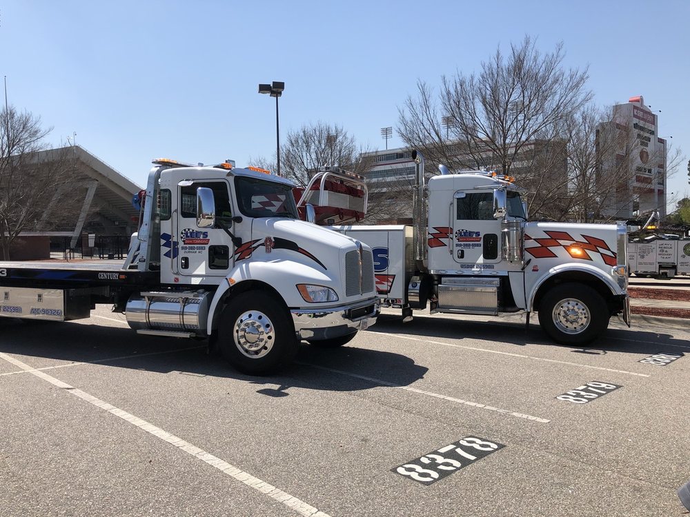 Lee's 24 Hour Towing