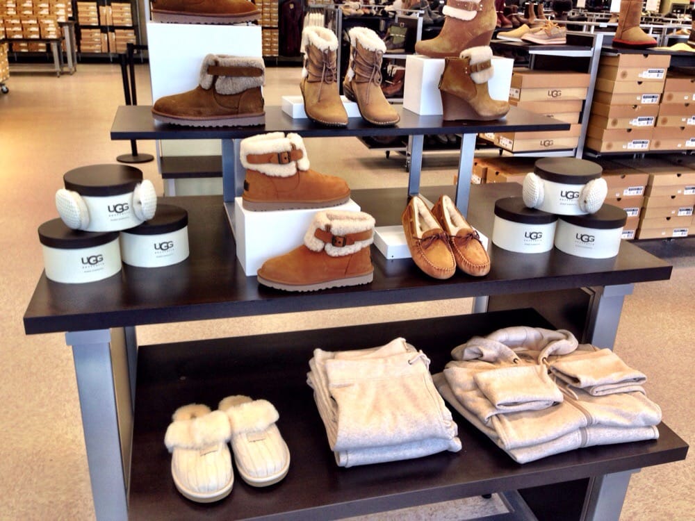 Deckers Brands 11 Photos & 28 Reviews Shoe Stores 4115 E Main St