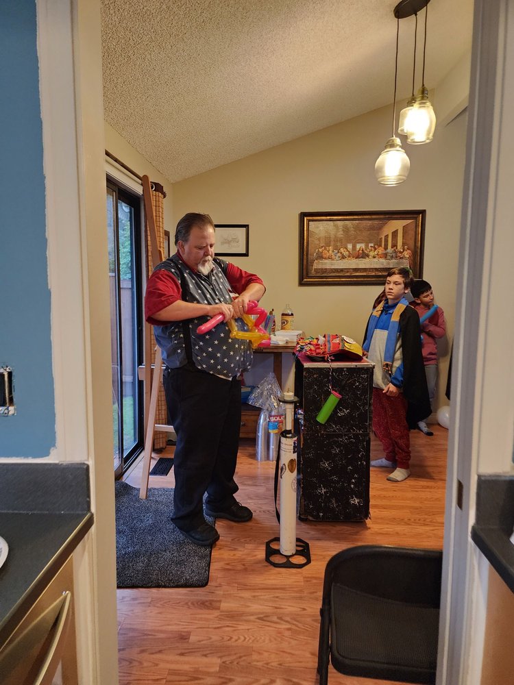 Big Vince's Fun Magic Face Painting and Balloon Twisting Shows