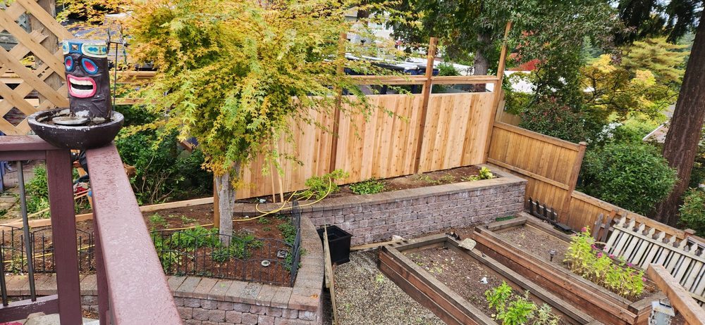 Escapes Fence & Deck