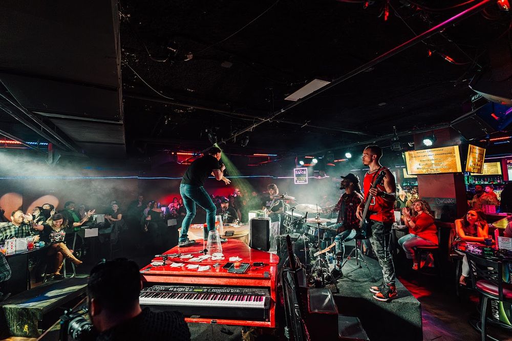 PLUS Dueling Piano Bar