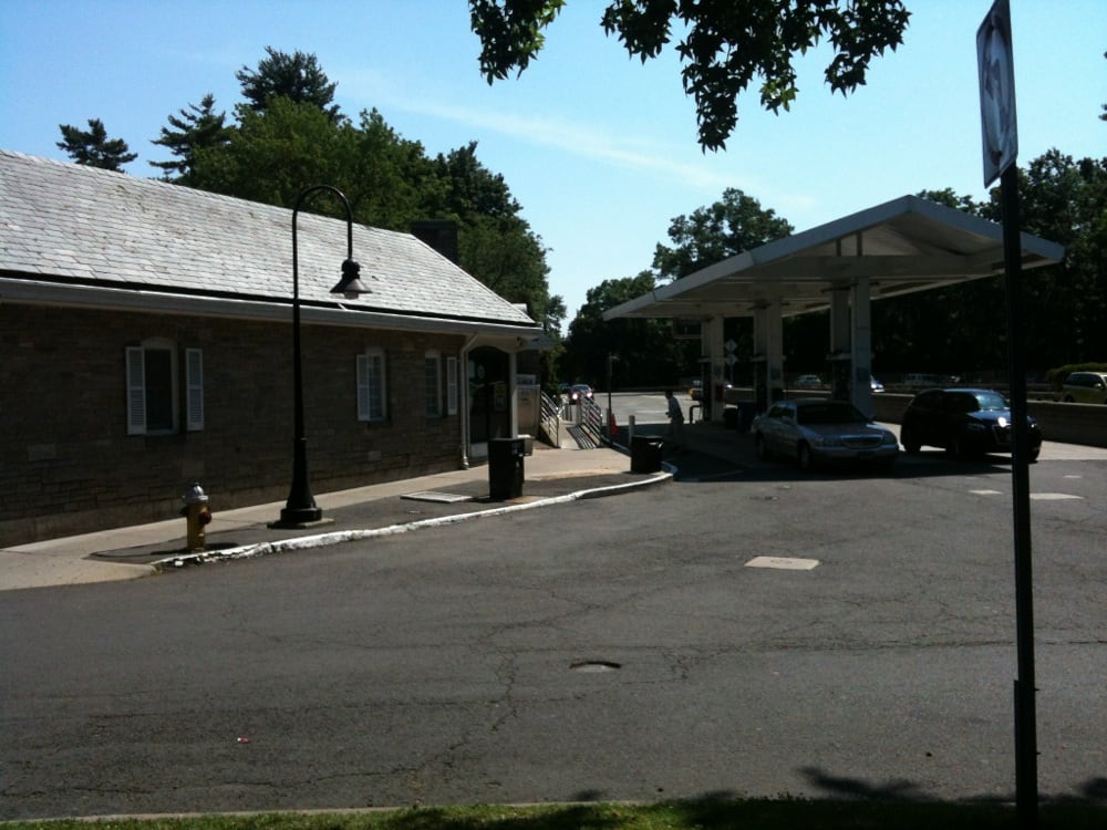 Mobil Gas Stations 134 Merritt Pkwy Northbound, New Canaan, CT