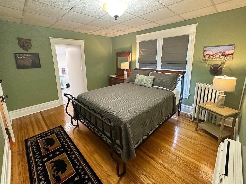 Cramer Family Mountain Inn, Snow Shoe Roadtrippers