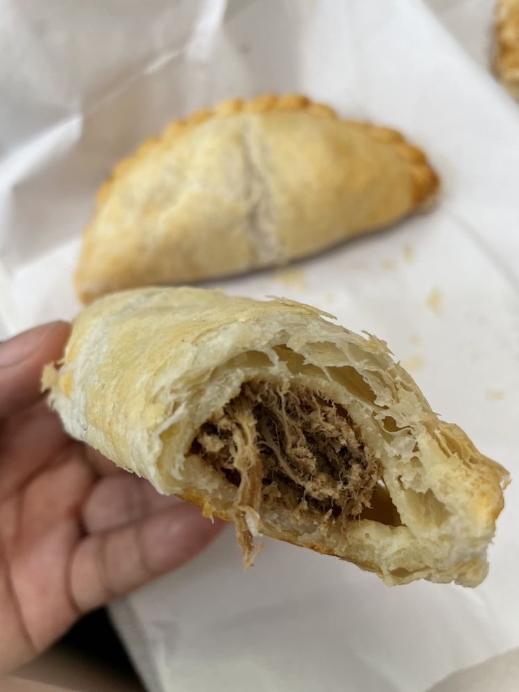 Que Rico Bakery And Restaurant 