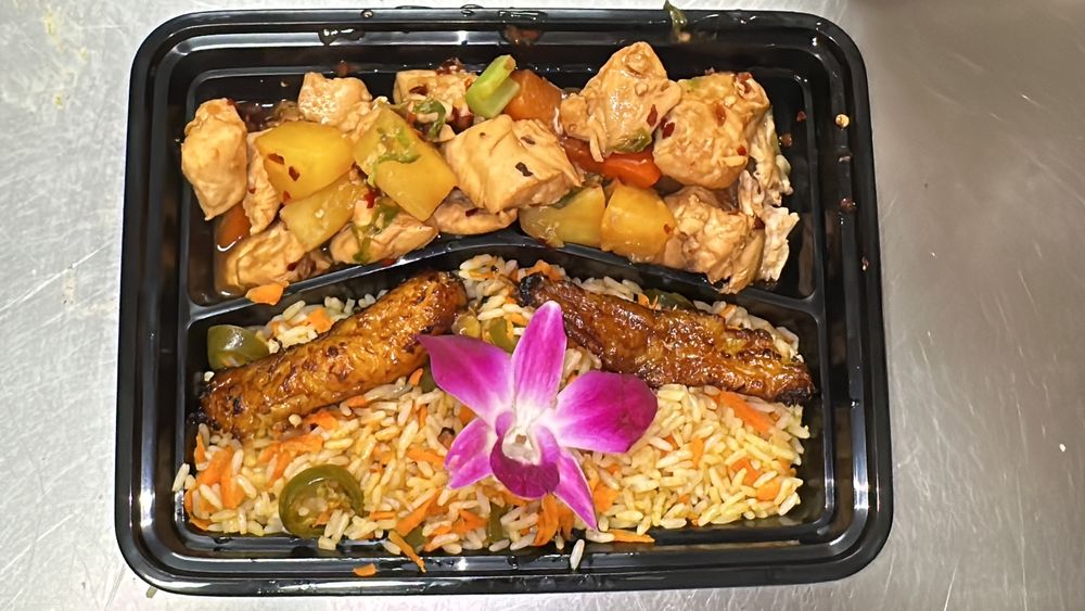 Cocobreeze Caribbean Restaurant And Bakery 