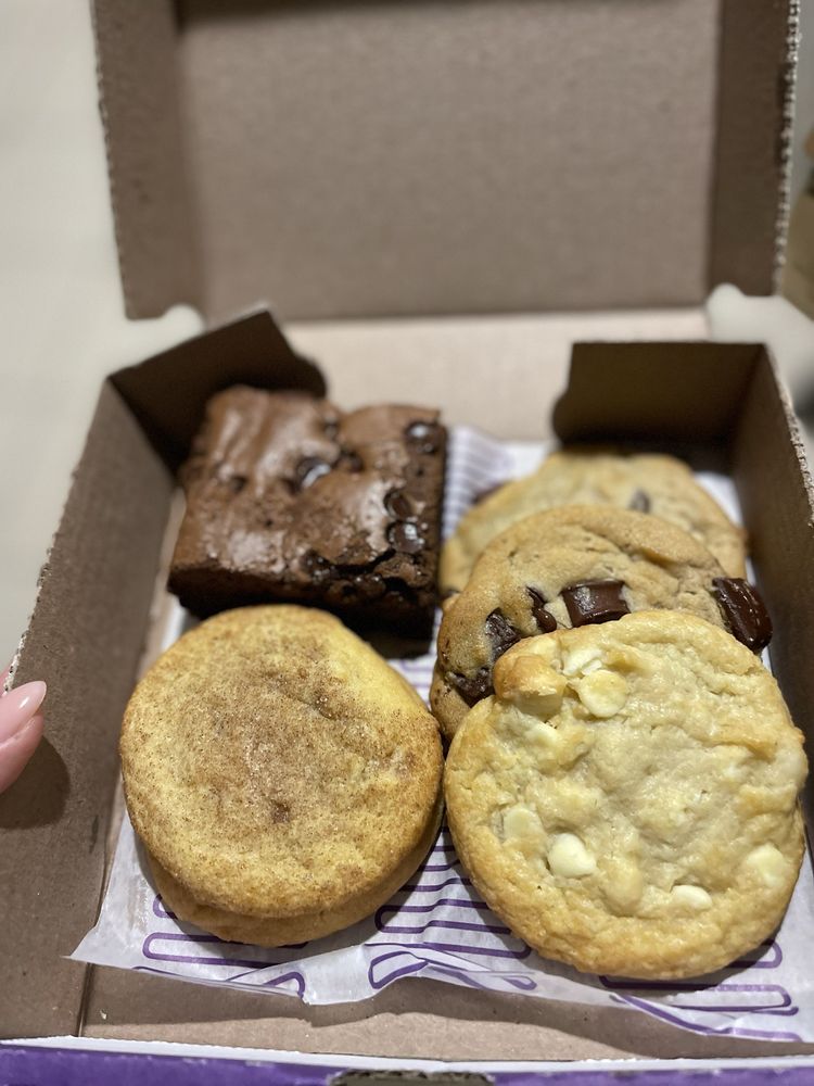 Insomnia Cookies