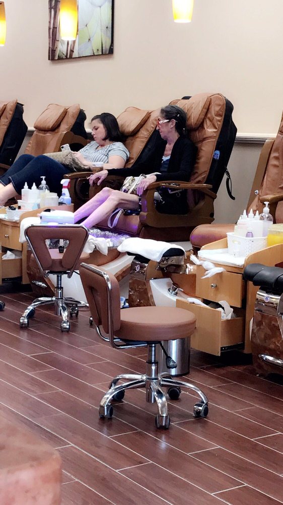 Lotus Nails & Spa 35 Photos & 12 Reviews Nail Salons 54 Shops At