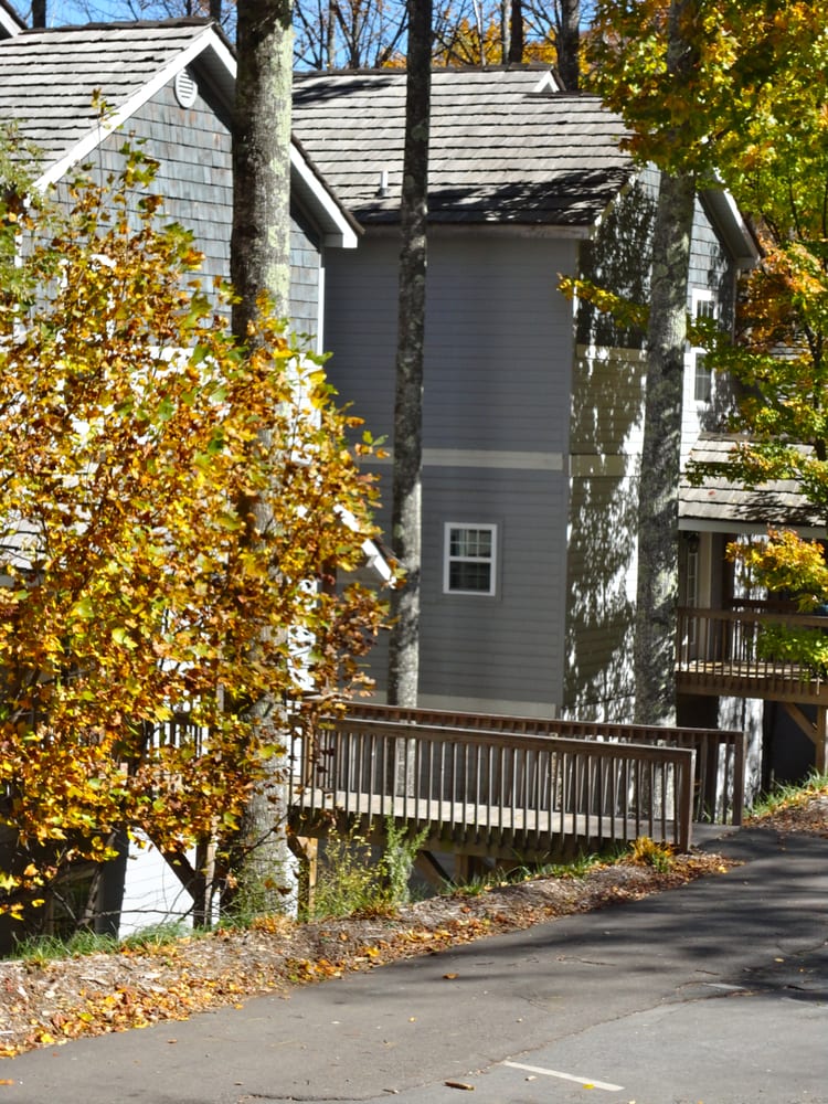 Crestwood Resort and Spa