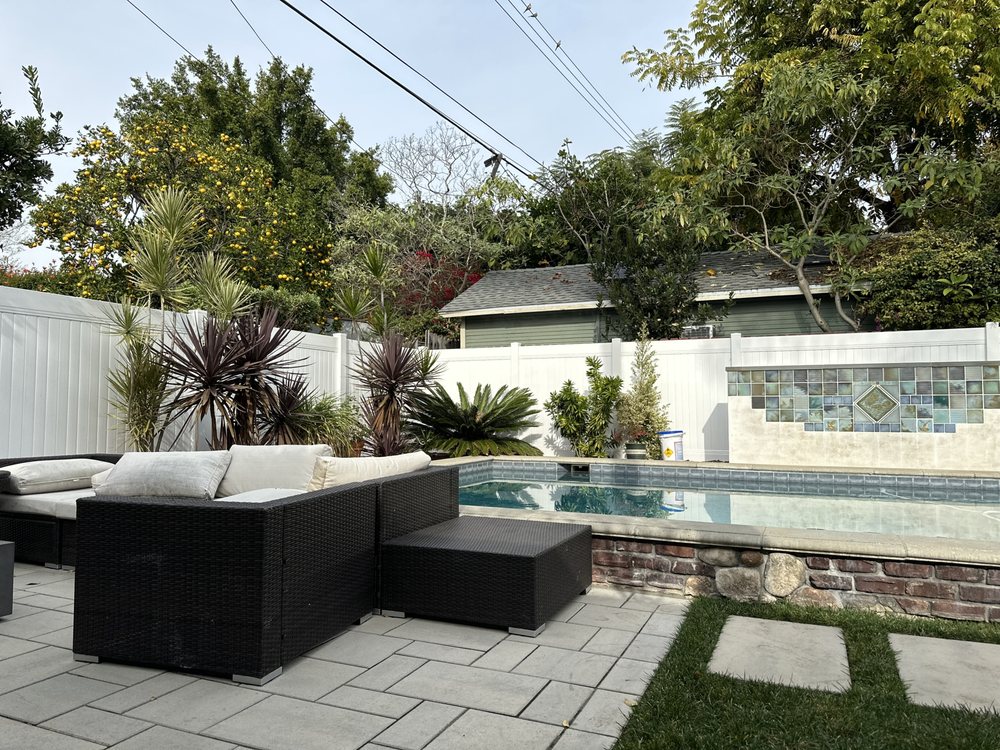 Practic Vinyl Fencing