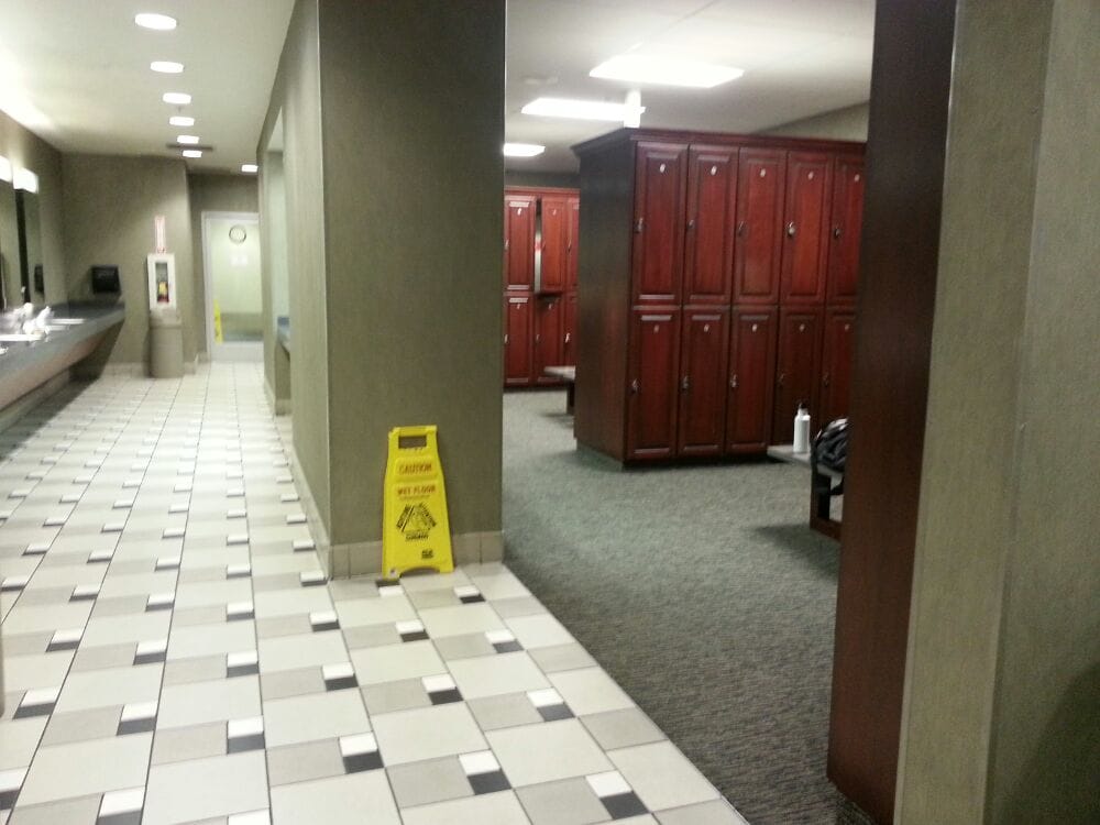 Women�s locker room La Fitness ) Yelp