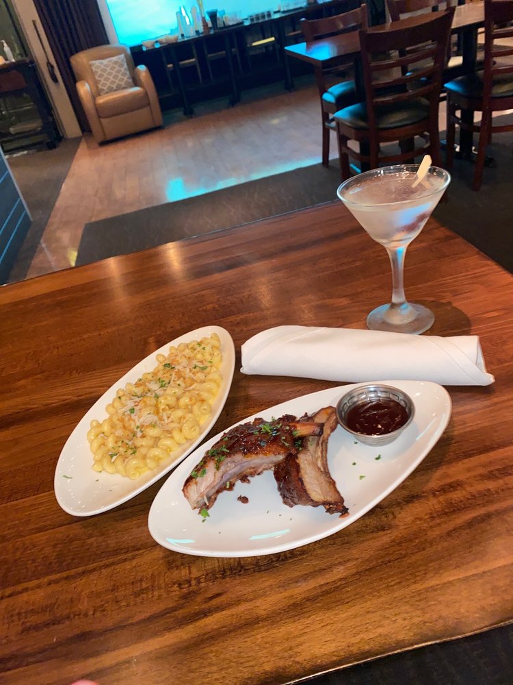 Lighthouse Bar & Grill