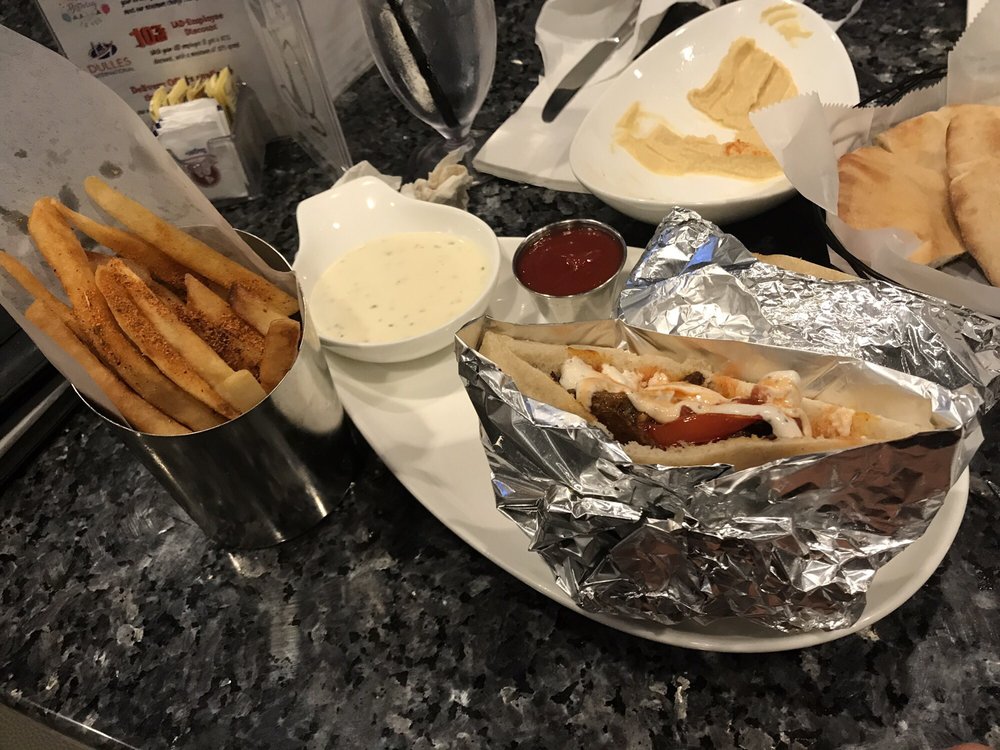 Makani Restaurant & Lounge