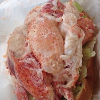 Belle Isle Seafood 337 Photos 346 Reviews One Main Photo Of Belle Isle Seafood Winthrop Ma United States Lobster Roll