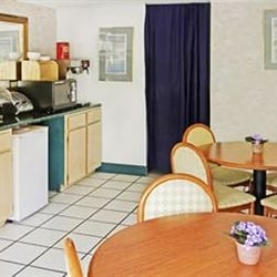 Airport Inn Parking Hotels 75 Corporate Center Dr Vandalia Photo Of Airport Inn Parking Vandalia Oh United States