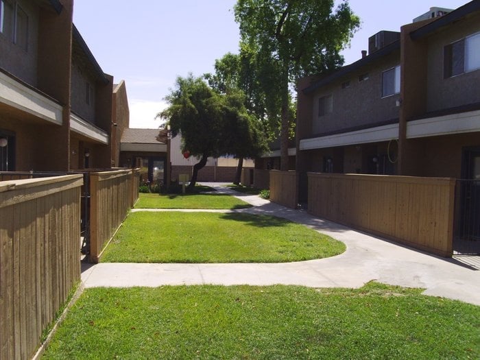 Valley Springs Apartments Apartments 400 White Ln, Bakersfield, CA