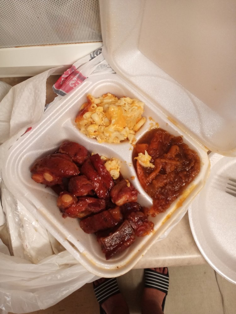 Mom's Soul Food Kitchen & Catering