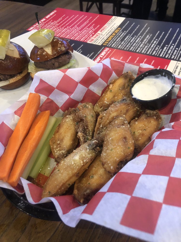 Village Idiot Pub Lake Grove 15 Reviews Pubs 2811