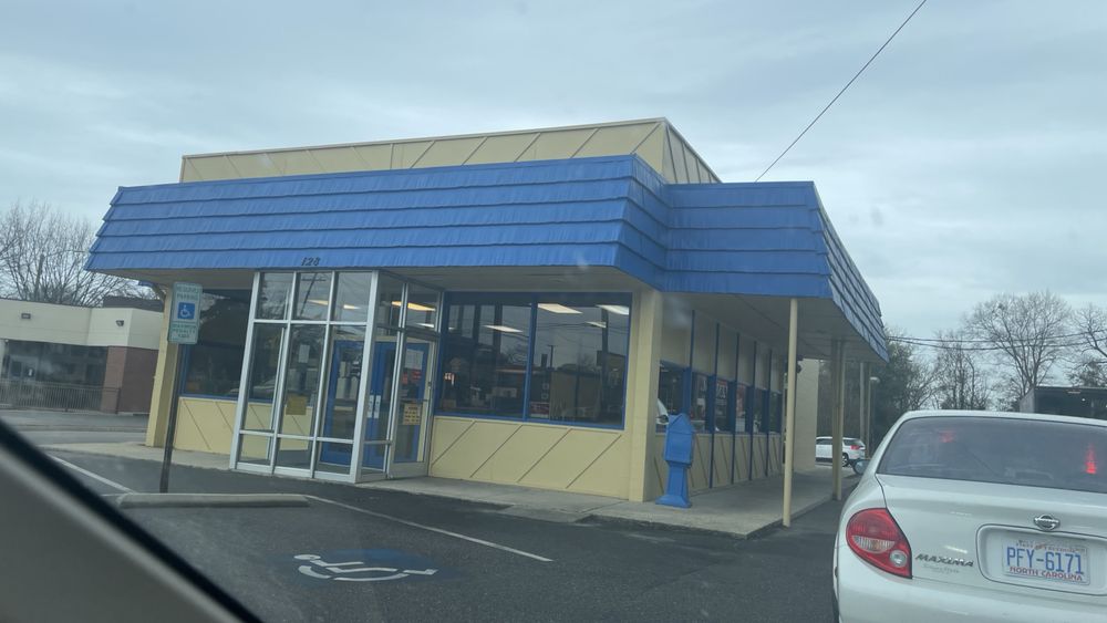 Vickys Famous Biscuit & Chicken