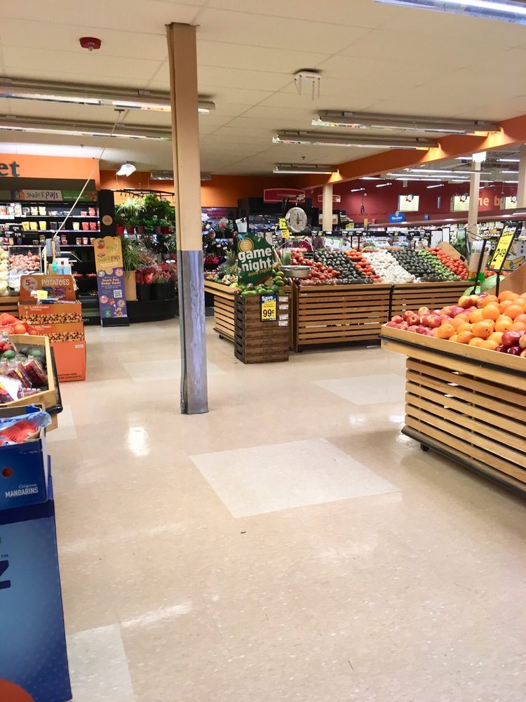 Hannaford Supermarket