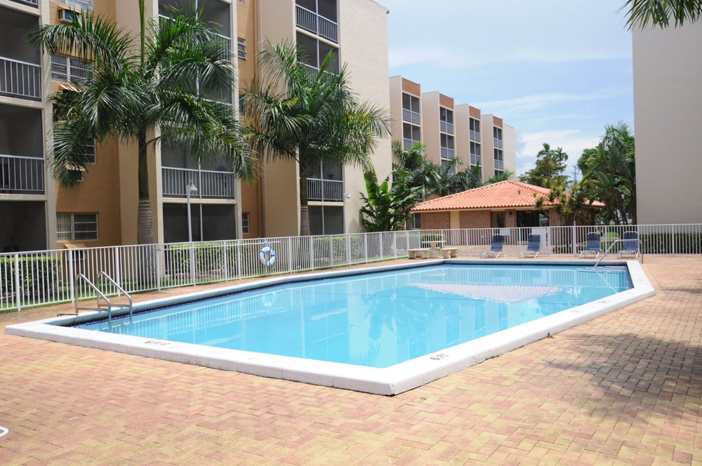 Westland 49 Apartments 14 Photos Apartments 1333 W 49th Pl