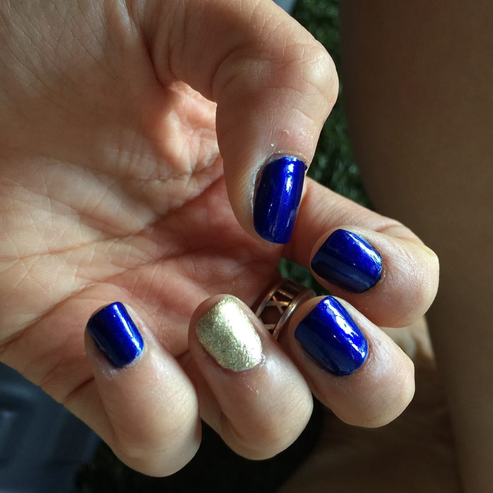 Empty Es Hang Nails And A Small Hill What Kind Of Place Gives Photo Of Vip Nail Salon Woodland Hills Ca United States Empty Es