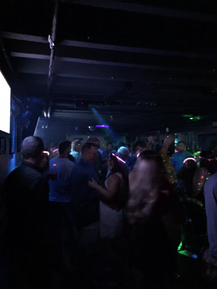 Roxbury 17 Photos & 32 Reviews Bars 116 W 5th St, Fourth Ward