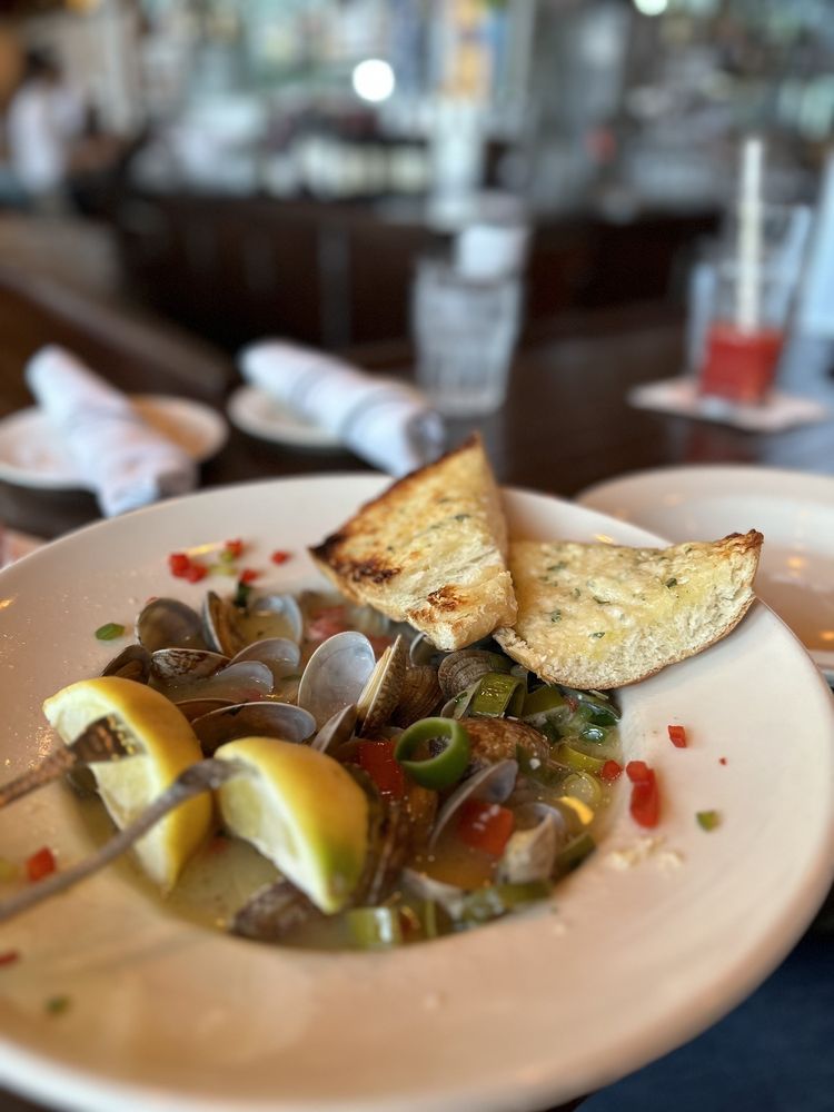 Gar Woods Grill & Pier