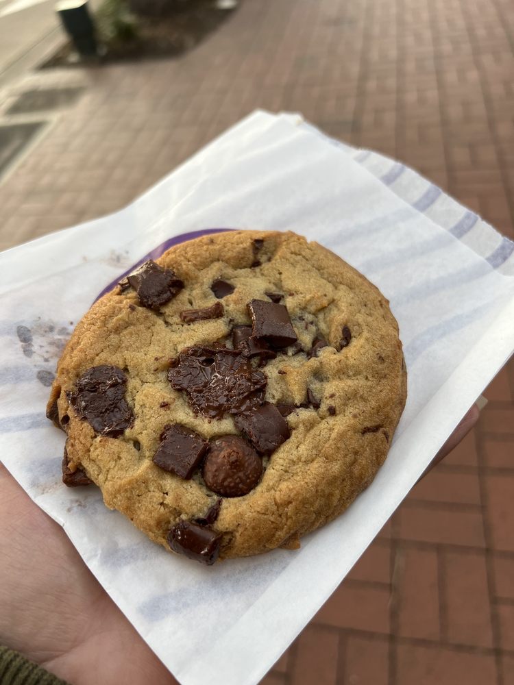 Insomnia Cookies