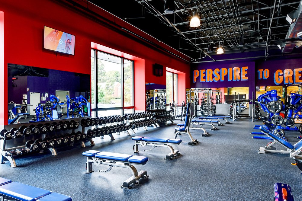 Crunch Fitness - Village District