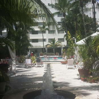Richmond Hotel 111 Photos 125 Reviews Hotels 1757 Collins Photo Of Richmond Hotel Miami Beach Fl United States Pool Area