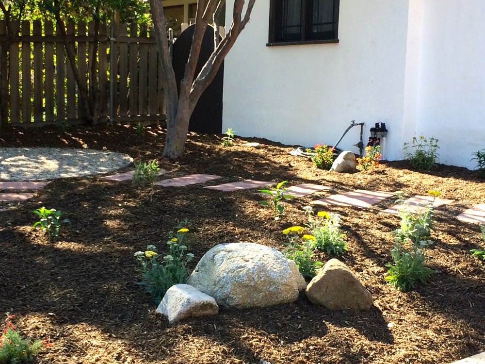 Boulders Smaller Rocks Were Used To Accent The Mulch Ground Cover 282 Photos For Green Splendor Landscaping