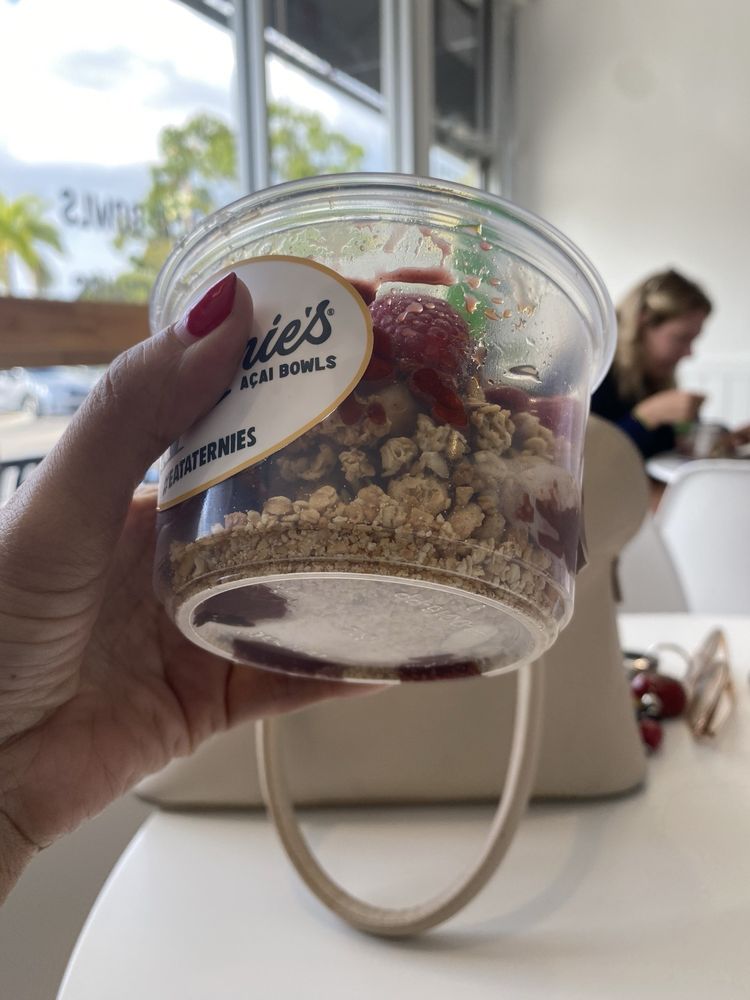 Ernie’s Acai bowls